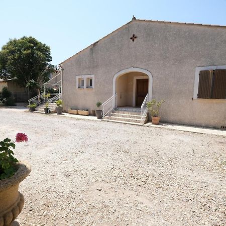 Pretty Detached House With Swimming Pool In The Village Of Mouries Kültér fotó