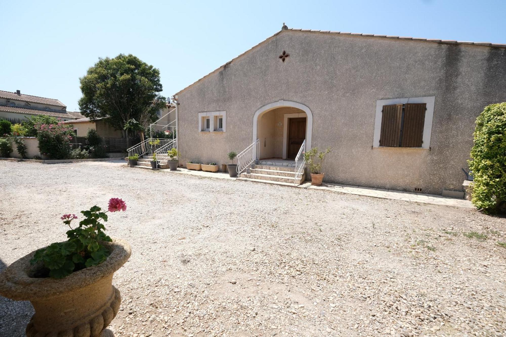 Pretty Detached House With Swimming Pool In The Village Of Mouries Kültér fotó