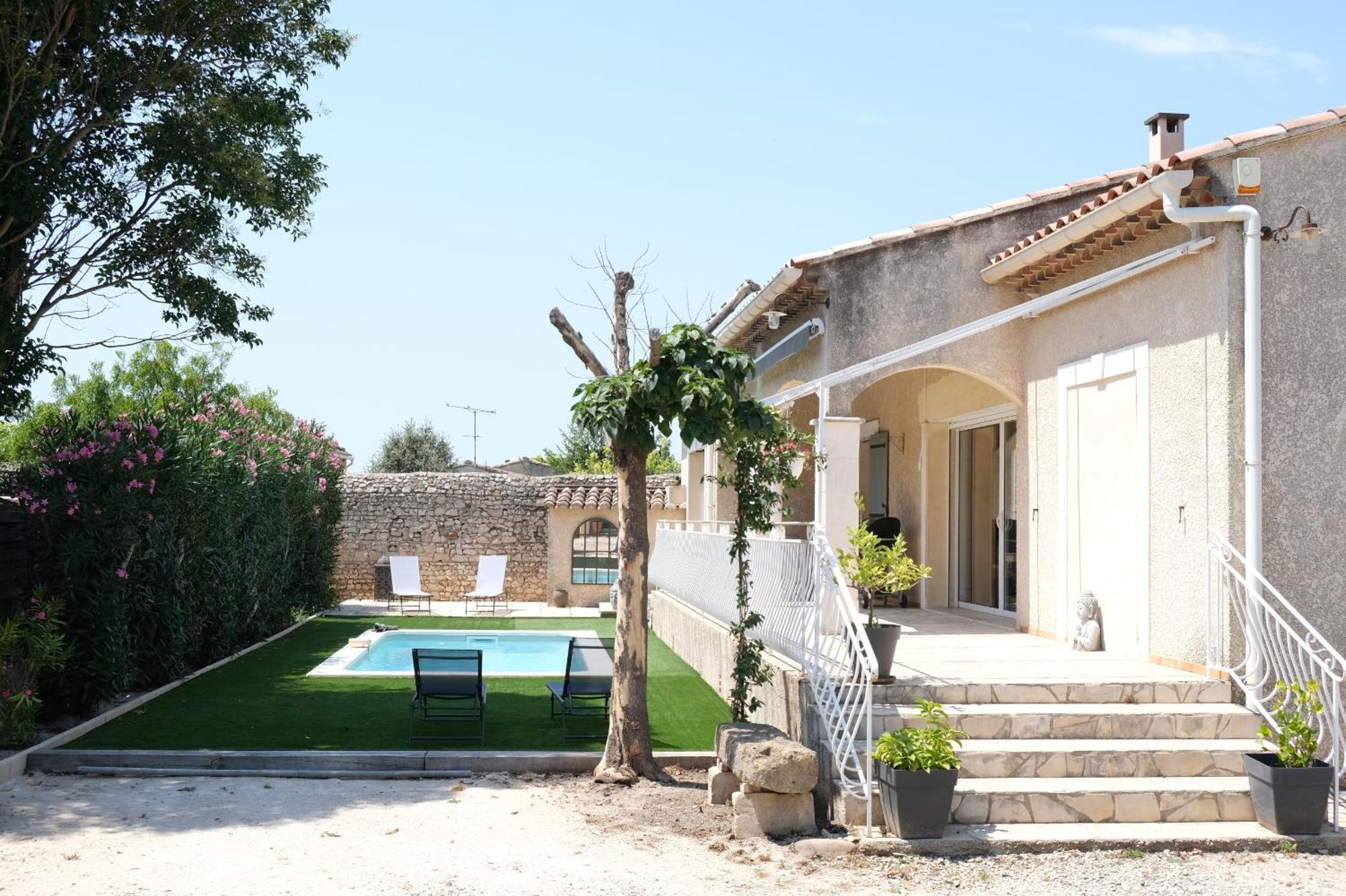 Pretty Detached House With Swimming Pool In The Village Of Mouries Kültér fotó